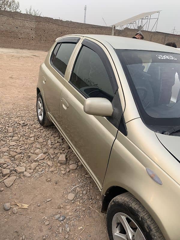 Toyota Vitz 2003 3