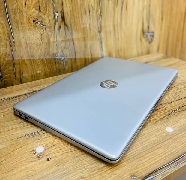 Hp Laptop 15s i5-12th Gen 8Gb Ram 512Gb SSD Intel Iris Xe Graphics 3