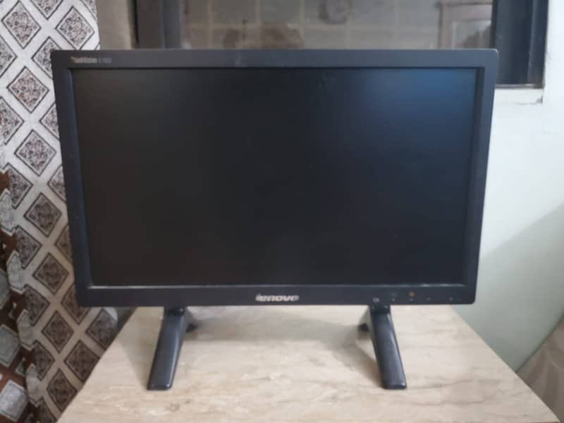 Lenovo 19" monitor 0