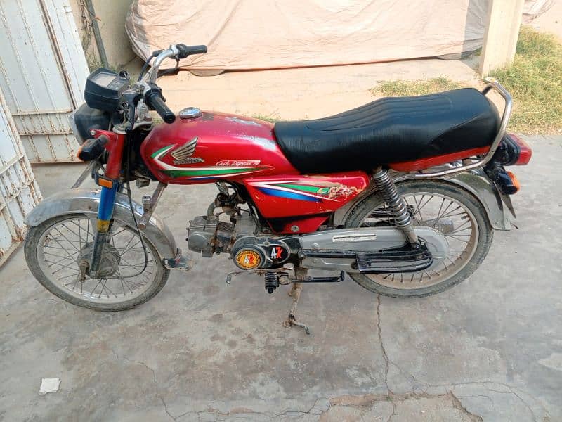 Honda 70 cc 2015 model  red color bahawalpur nambar 0