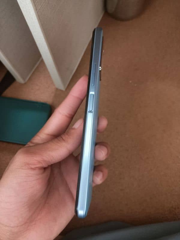 Vivo y33s for sale 8+4/128 4