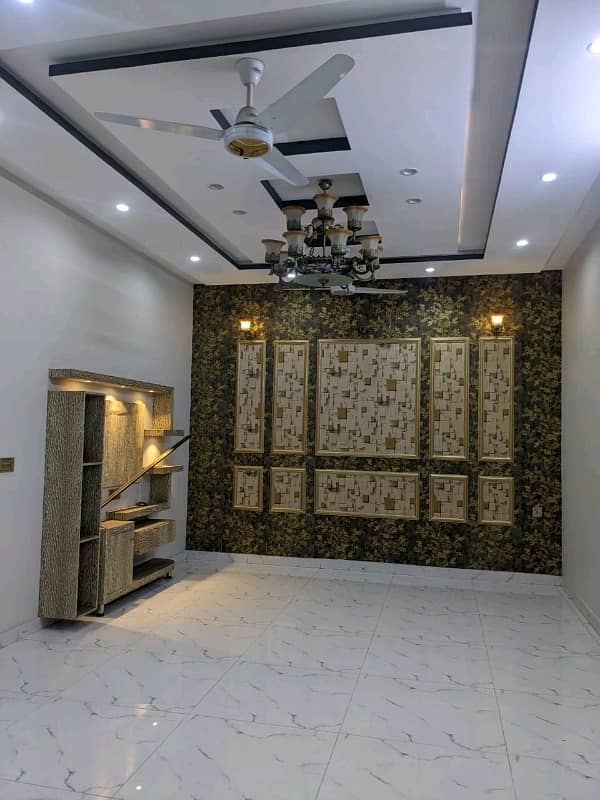 Corner 12 Marla House For Sale Is Available In Wapda Town - Block B4 0