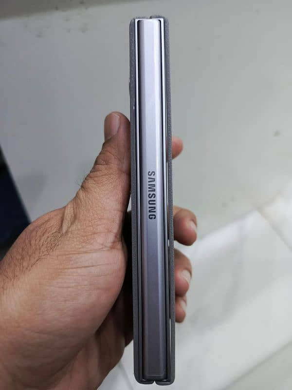 Samsung Zfold 6 natural titanium 1