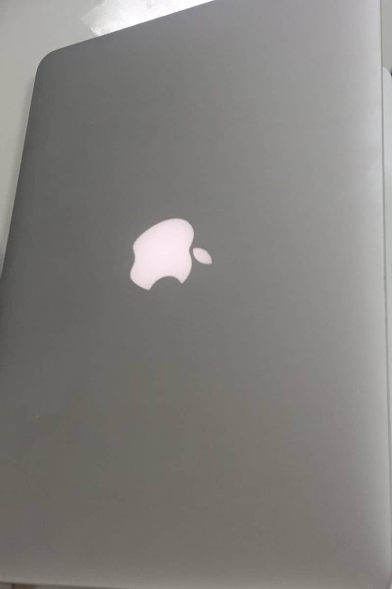 Macbook Pro 2015 8/256 GB SSD 0