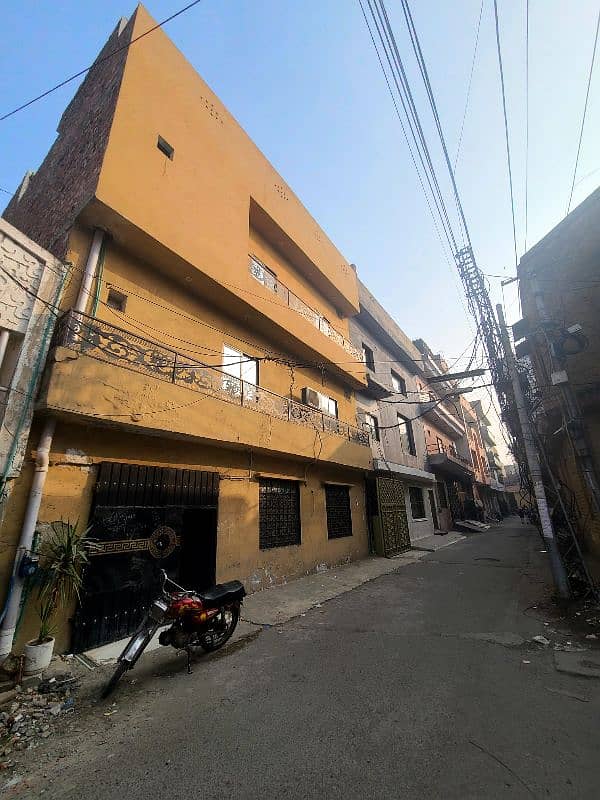 "8.5 Marla Prime Location House for Sale in Gulberg 3, 4