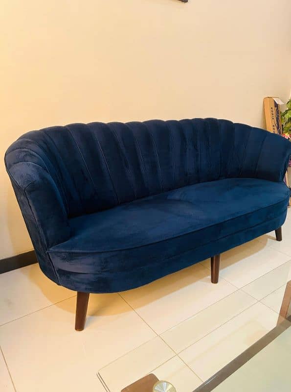 5 seater sofa set in blue velvet. 1