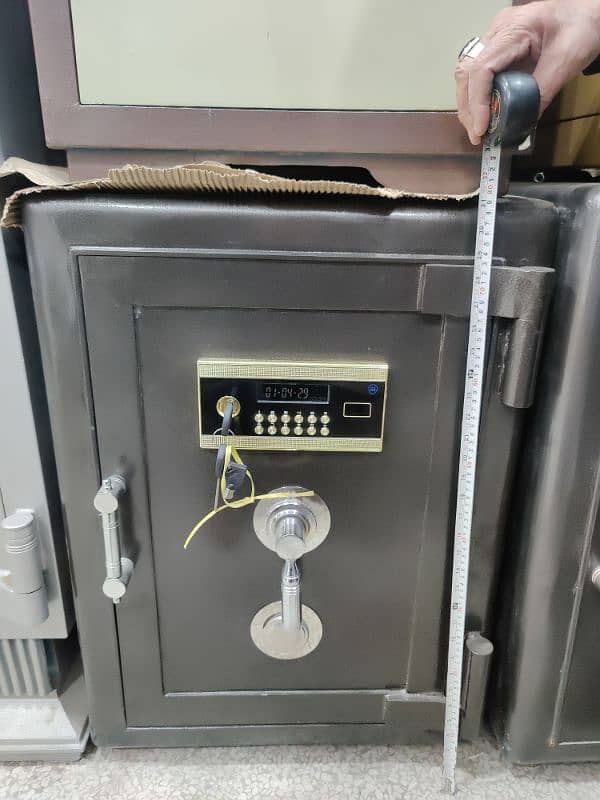 digital lockers. safe lockers. digital safe locker. money safe locker. 1