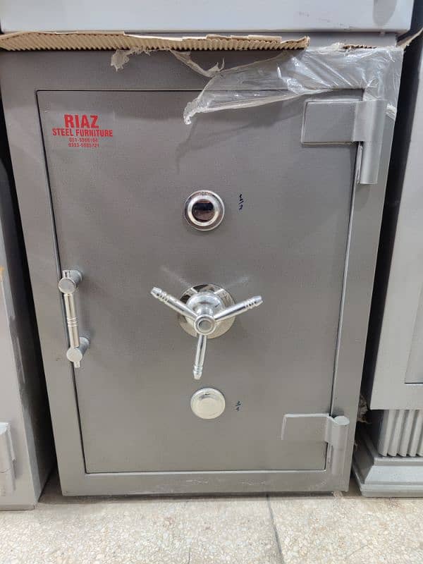 digital lockers. safe lockers. digital safe locker. money safe locker. 17