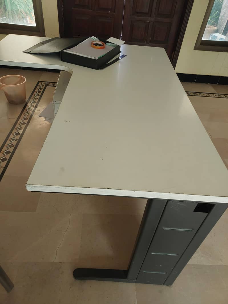 Office Table with a set of drawer 2