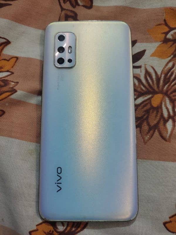 Vivo V 17 8+4gb ram 256gb memory 2