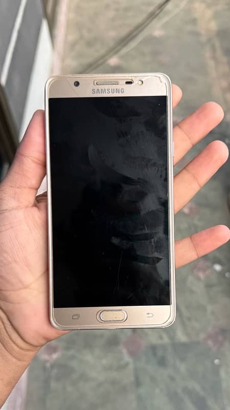 Samsung Galaxy J7 Max 1