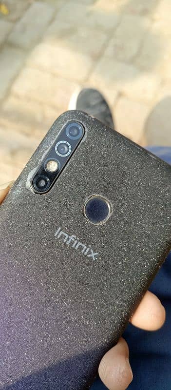 infinix hot 8 , 4 64 2