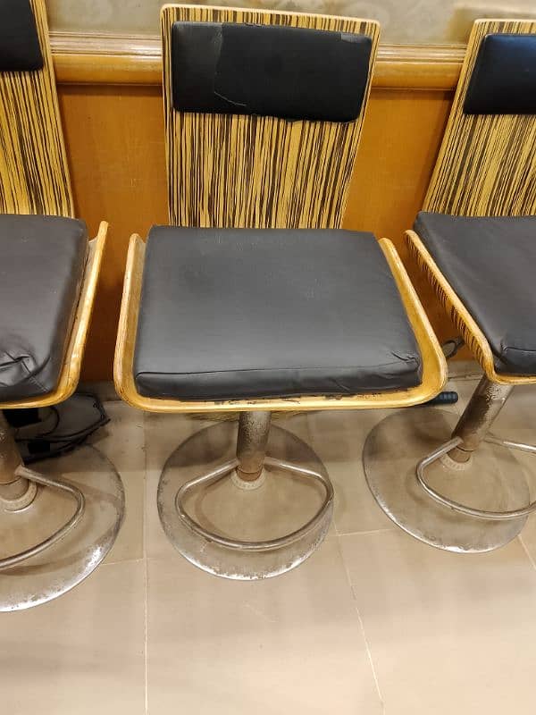 jewellery counter  chairs 0