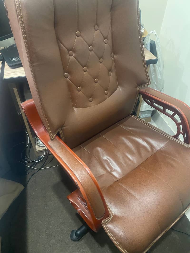 Executive office chair 3