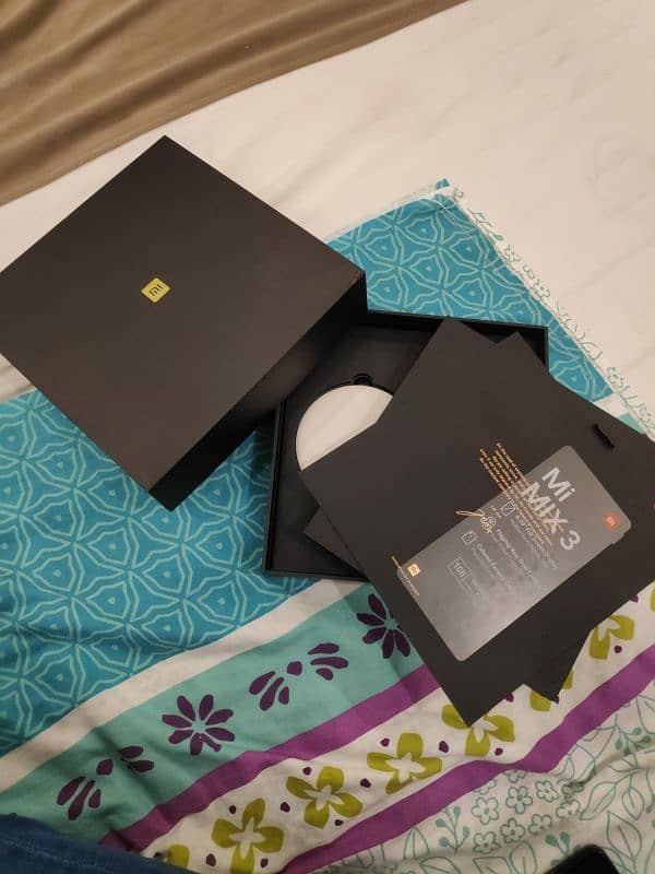 Xiaomi Mi Mix 3 (6 GB ,128GB) with box 6