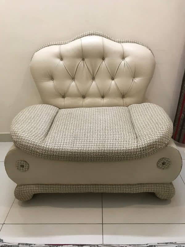 7 seater Sofa set Available 3