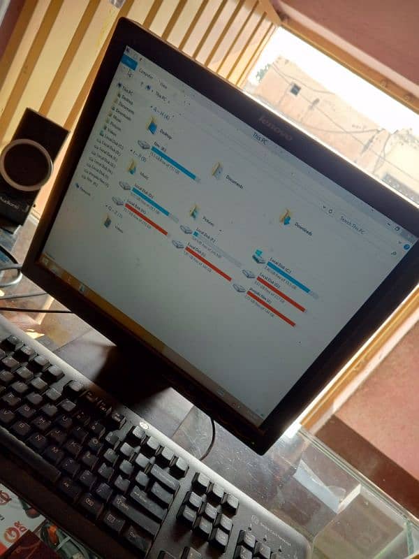 Lenovo LCD Computer k liye 1