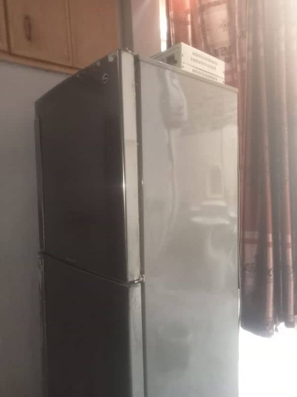 PELL full size refrigerator for sale urgently in good condition 4