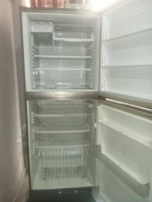 PELL full size refrigerator for sale urgently in good condition 6