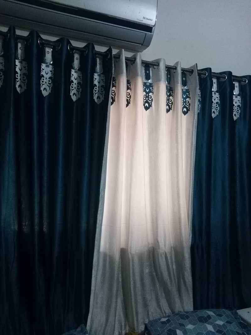 Curtains and flor bed 8