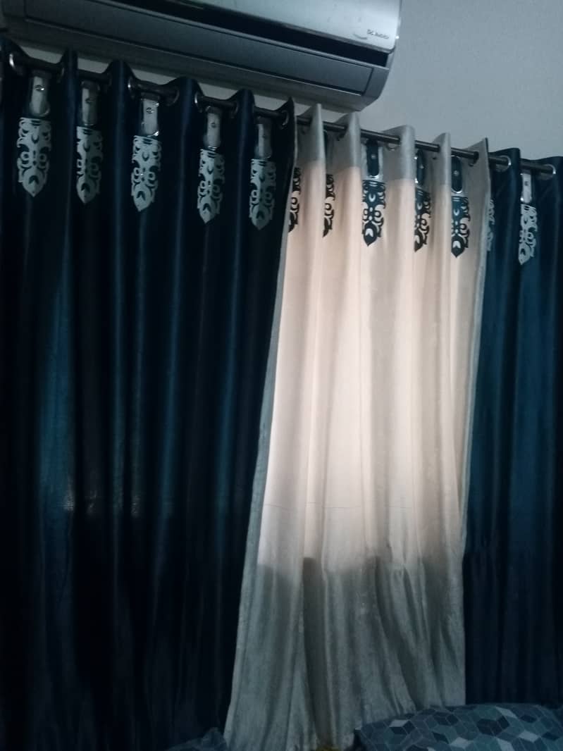 Curtains and flor bed 9