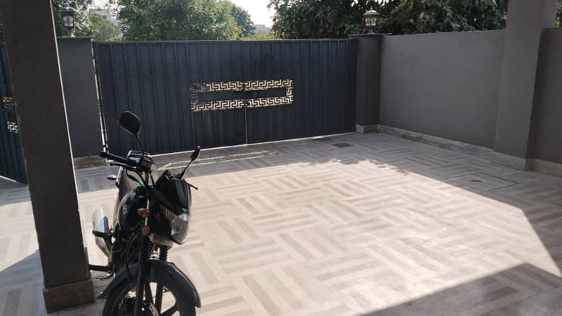 Single Storey House Available For Sale Just On Only 4.25 Crore Gas Installed 11