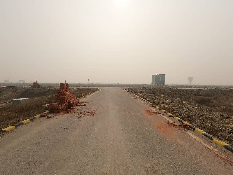 5 Marla On-Ground Plot For Sale In Block Q, LDA City Lahore Back Of 300 Feet Road 1