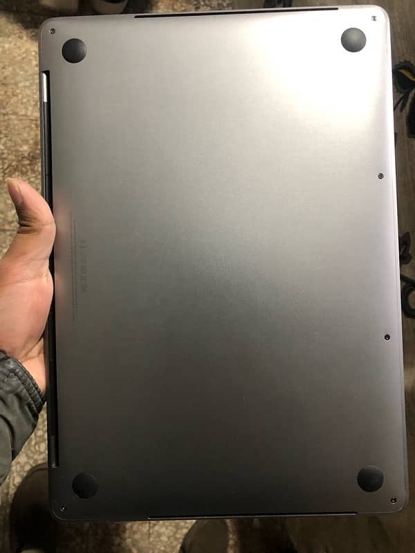 MacBook Pro i7 Touchbar (CTO) 16gb ram 1