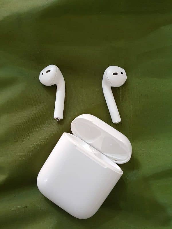 Apple AirPods 2nd generation (Original) + Iphone Charger 0