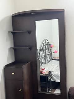 dressing mirror