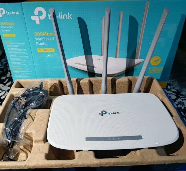 TP-Link WN845 Tri-Antenna Router. 8