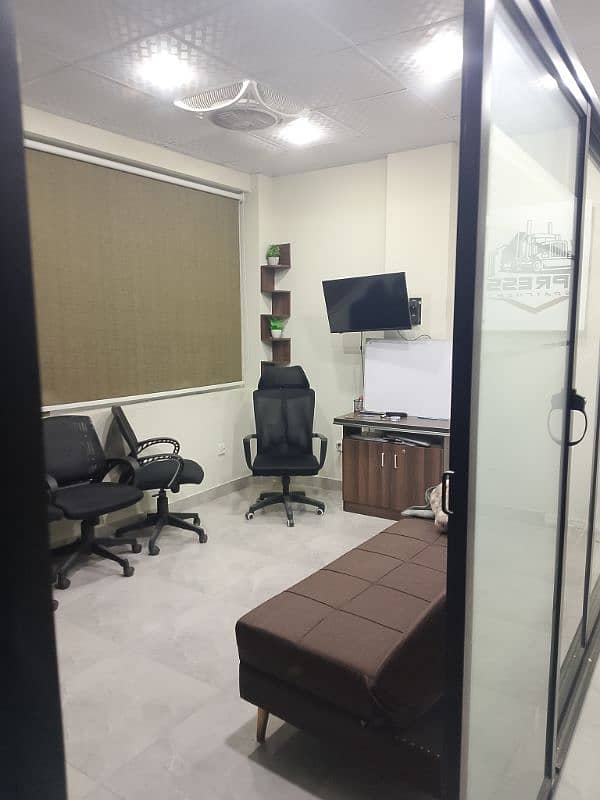 1100sqft office available for rent 1