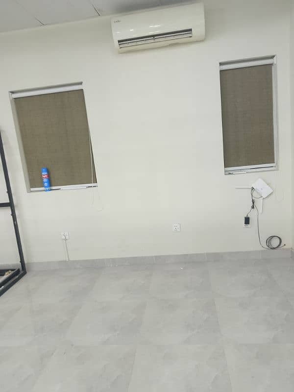 1100sqft office available for rent 2