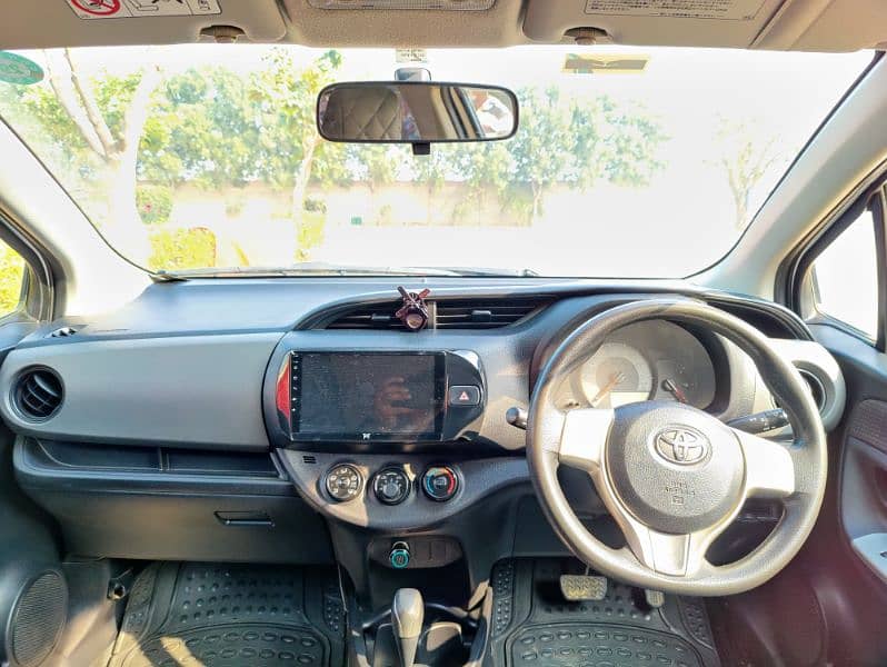 Toyota Vitz 2015 4