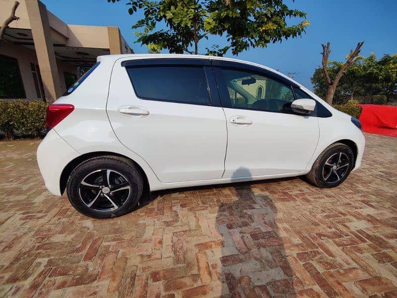 Toyota Vitz 2015 5