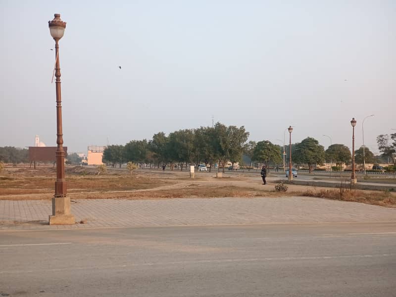 75 KANAL LAND FOR SALE MAIN RAIVIND ROAD LAHORE NEAR KINGS TOWN 0