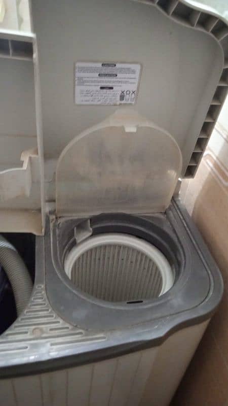 selling Lg washing machine 1