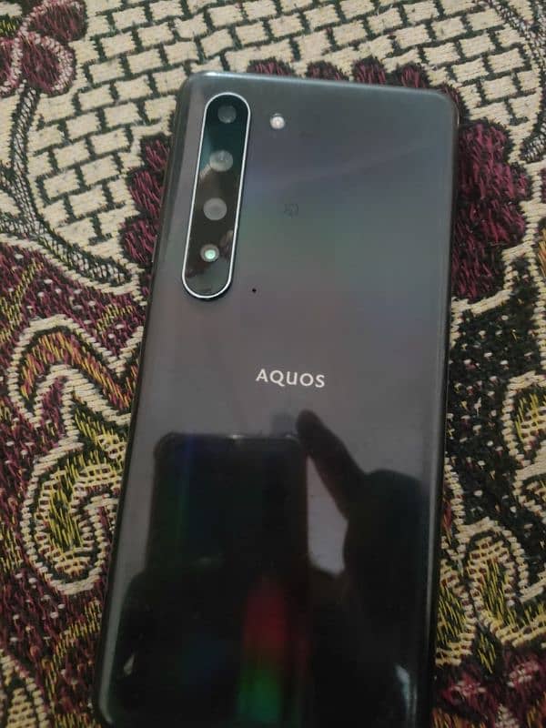 Aquos R5 0