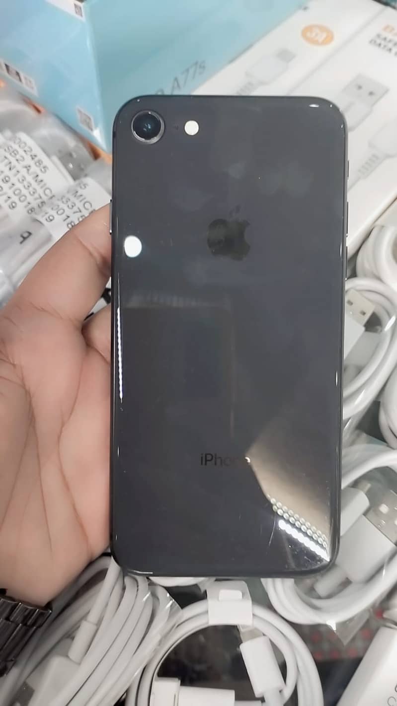 Apple iPhone 8 (256 GB) 1