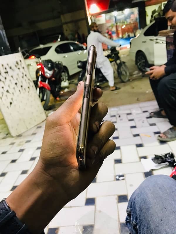 iPhone XS Max 64GB 5