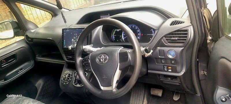 Toyota Voxy Hybrid 1.8 , Model 2015 , Punjab Registered 2021 6