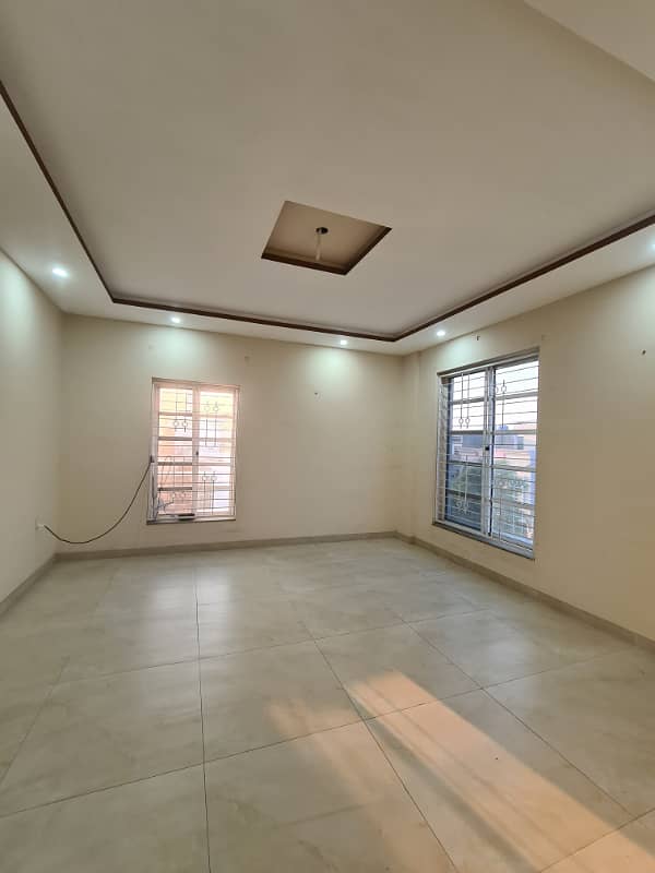 BRAND NEW SILENT OFFICE FLAT FOR RENT IN KARIM BLOCK ALLAMA IQBAL TOWN 3