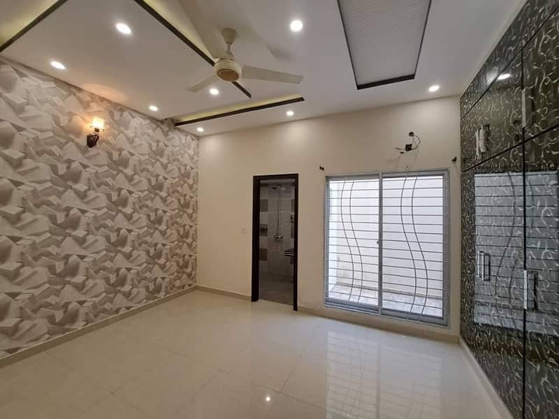 10MARLA TILE MARBLE FLOORING LIKE NEW HOUSE FOR SALE IN ALLAMA IQBAL TOWN 3