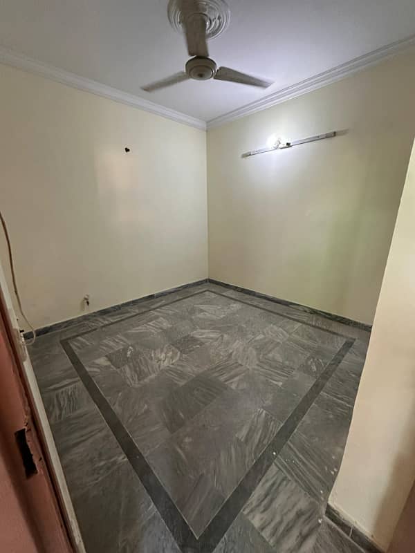 Portion for rent location Jan calony 2bed tv lounge darwing room kithen teras bijli gass available 1