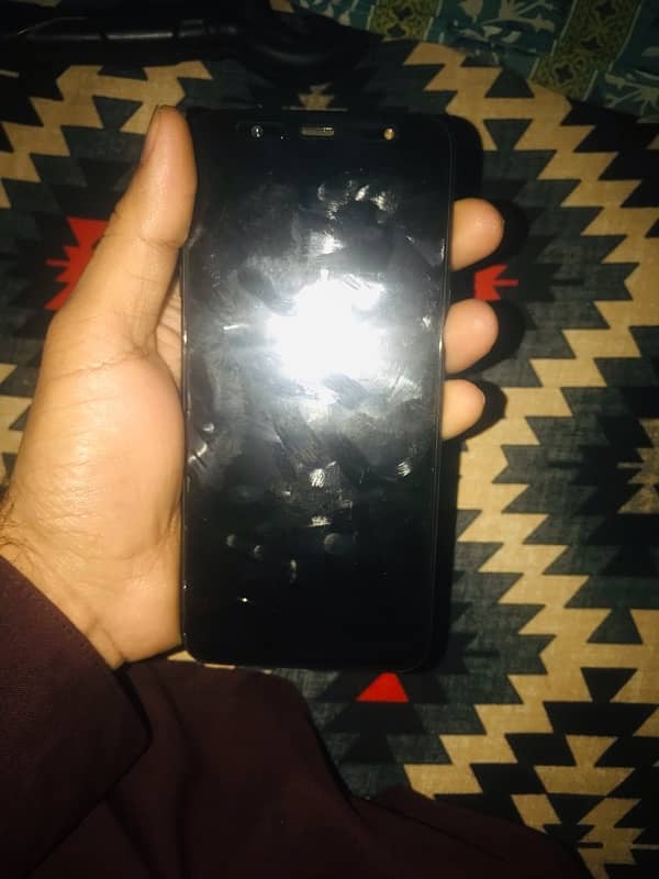 I m selling Samsung a6 plus 4