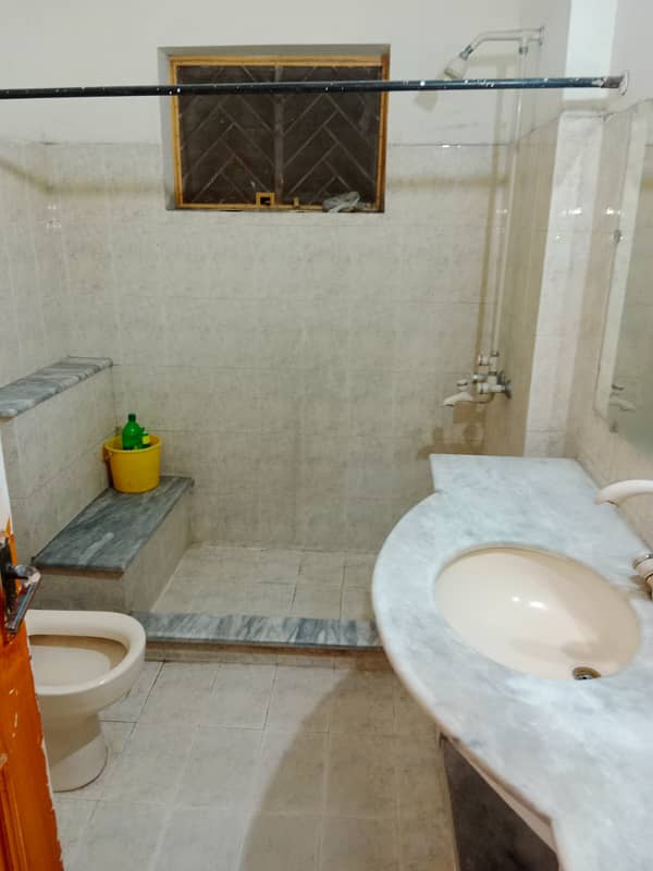 20 Marla Upper Portion For Rent At Thr Prime Location In Guldasht Town B Block 8