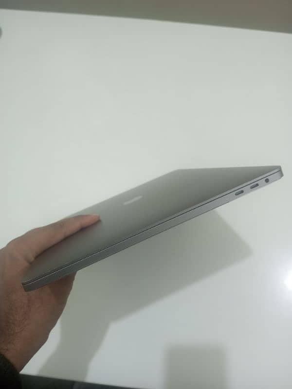 MacBook Pro 2019 i9 3