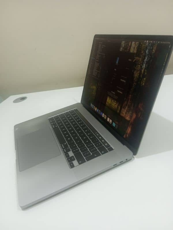 MacBook Pro 2019 i9 7