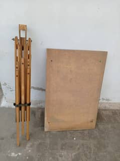 EASEL,