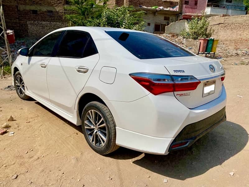 Toyota Corolla Altis 2022 4